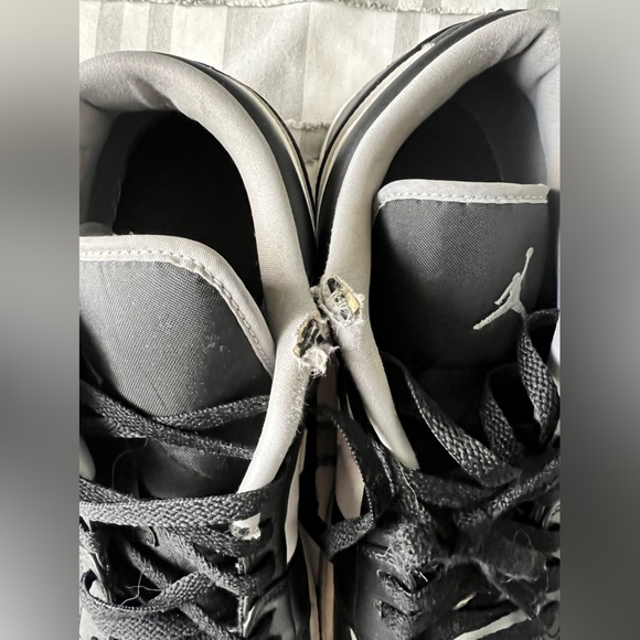 Nike Air Jordan 1 Low Sneakers - Picture 3 of 6